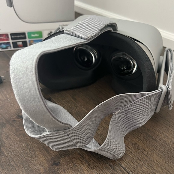 OculusGo - Picture 2 of 3